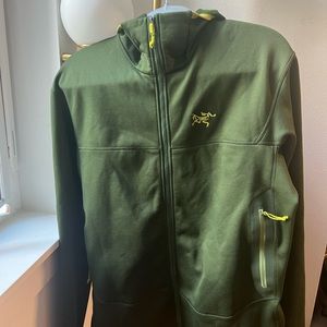 Green Arc’Teryx fleece full zip sweater